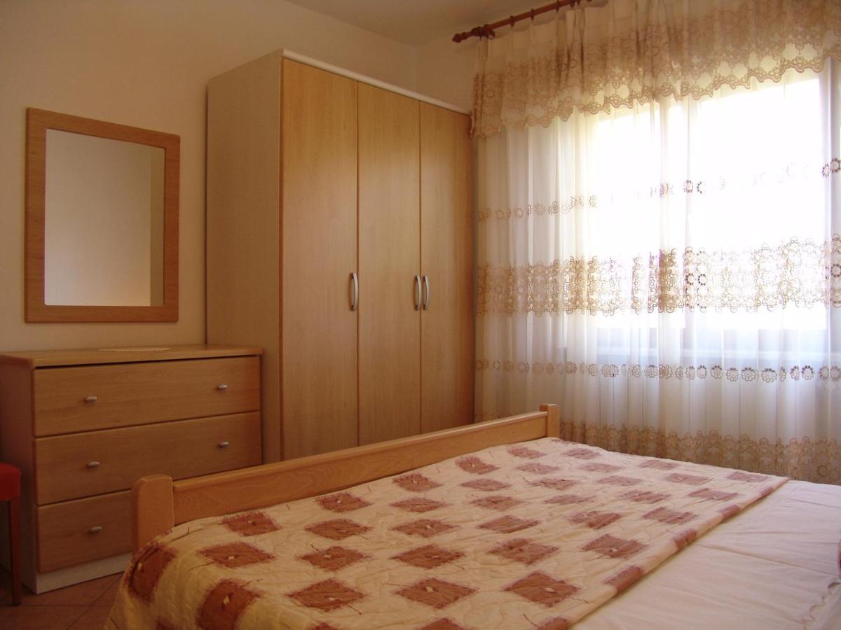Apartments Bozica Кърк Екстериор снимка
